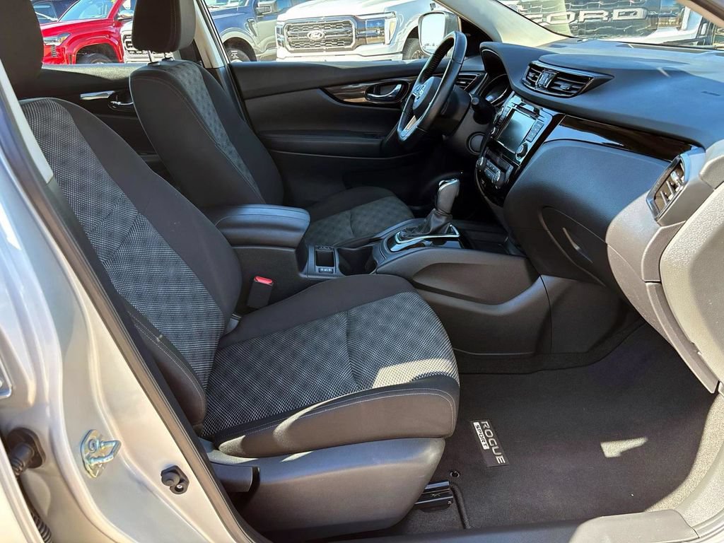 Used 2021 Nissan Rogue Sport SV AWD/4WD image 14