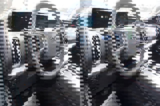 Certified 2025 Ford Expedition Active image 20