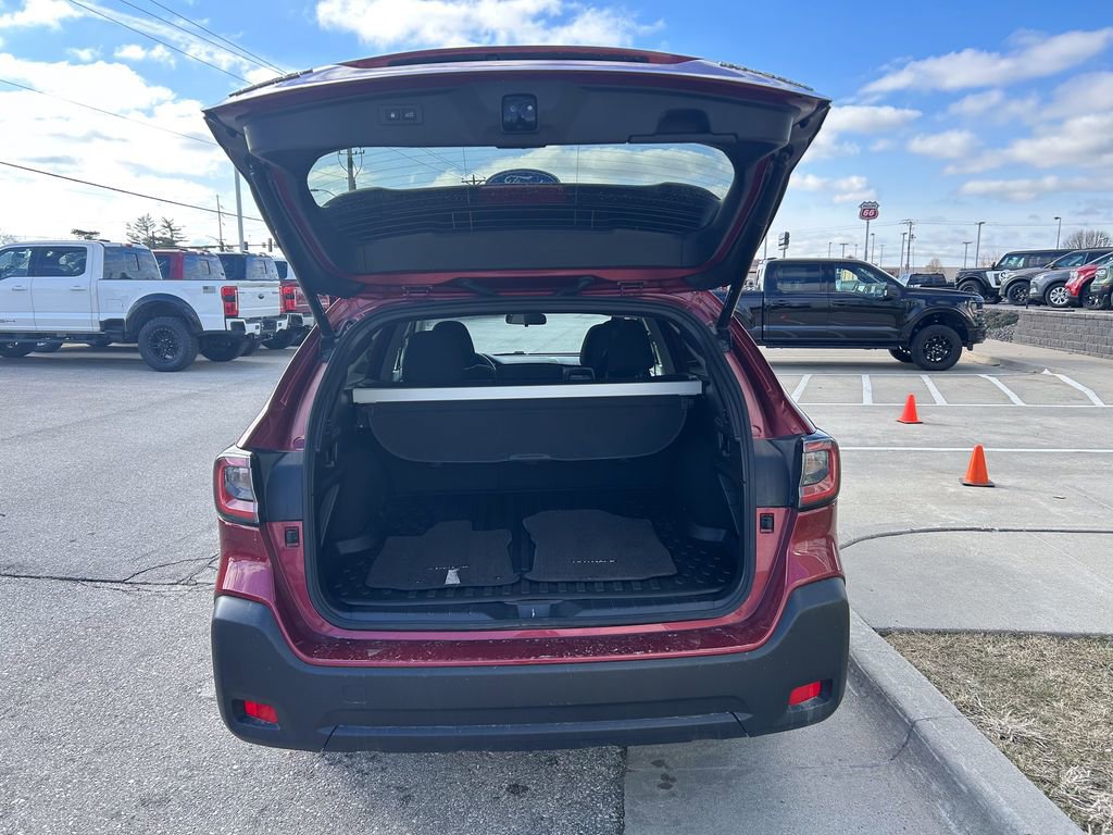 Used 2025 Subaru Outback Premium image 16
