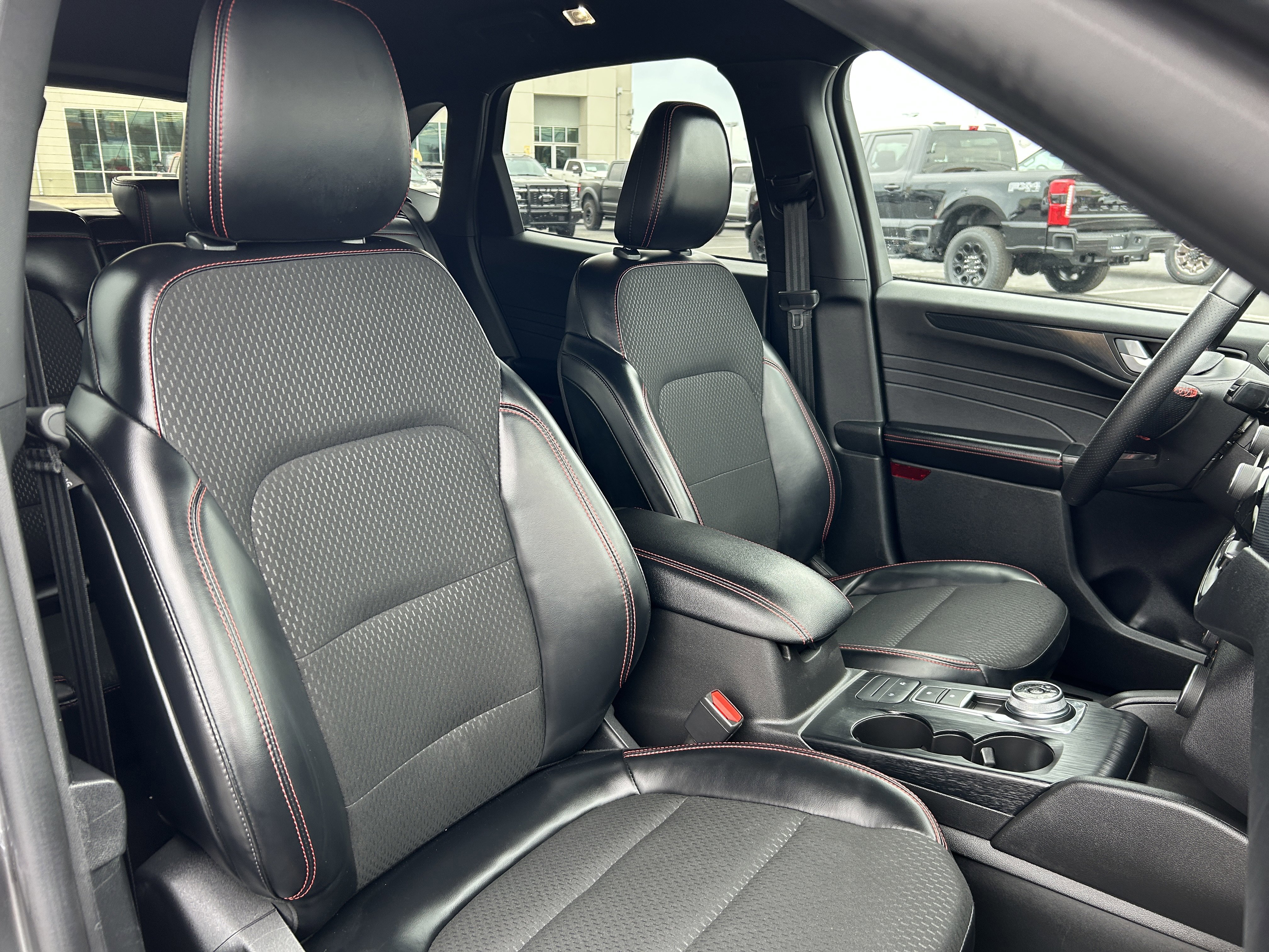 Certified 2025 Ford Escape ST-Line image 31