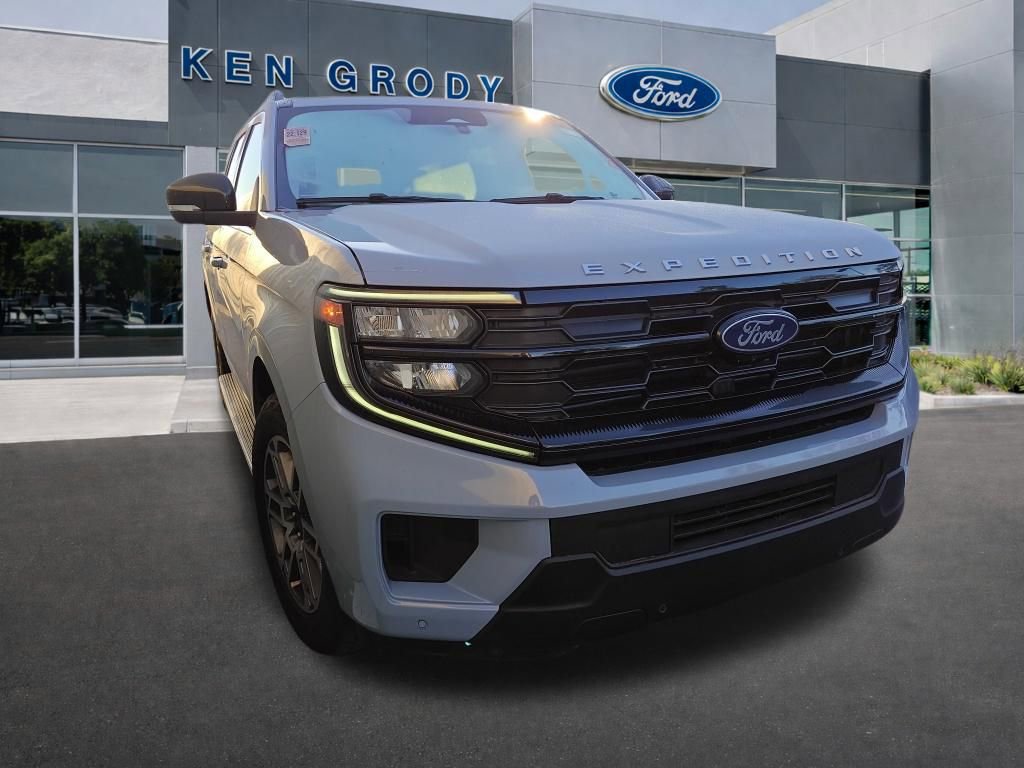 Certified 2025 Ford Expedition Active image 21