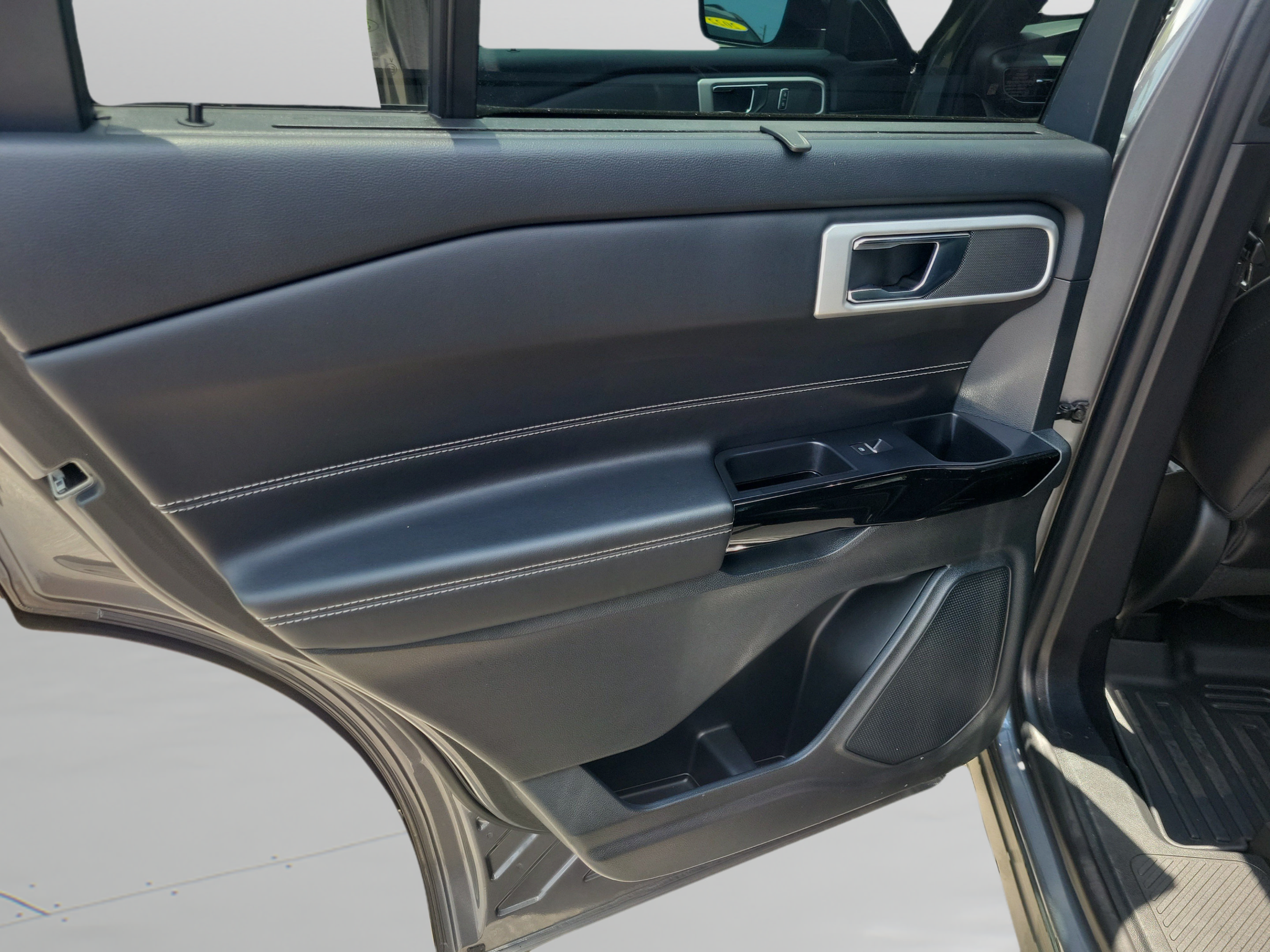 Certified 2022 Ford Explorer ST w/ ST Street Pack RWD image 11