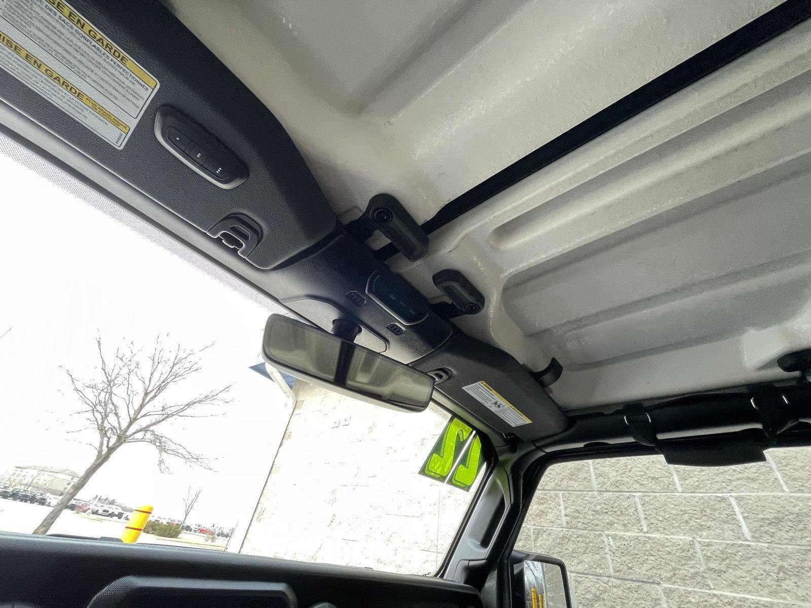 Used 2022 Jeep Wrangler Unlimited Sahara w/ Cold Weather Group AWD/4WD image 21