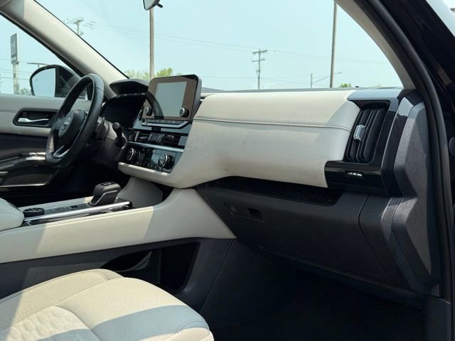 Used 2022 Nissan Pathfinder SV image 31