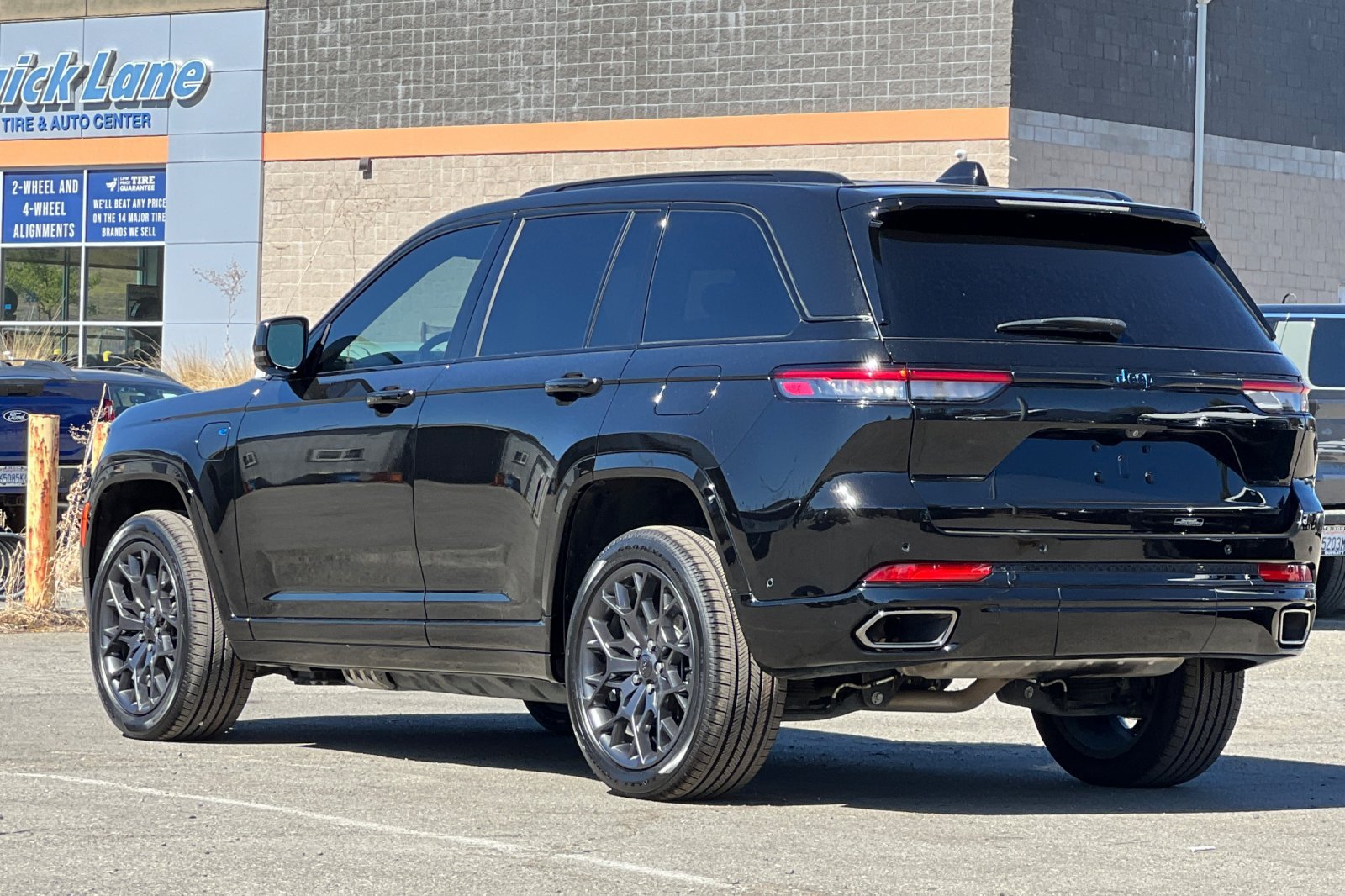 Used 2023 Jeep Grand Cherokee Summit AWD/4WD image 6