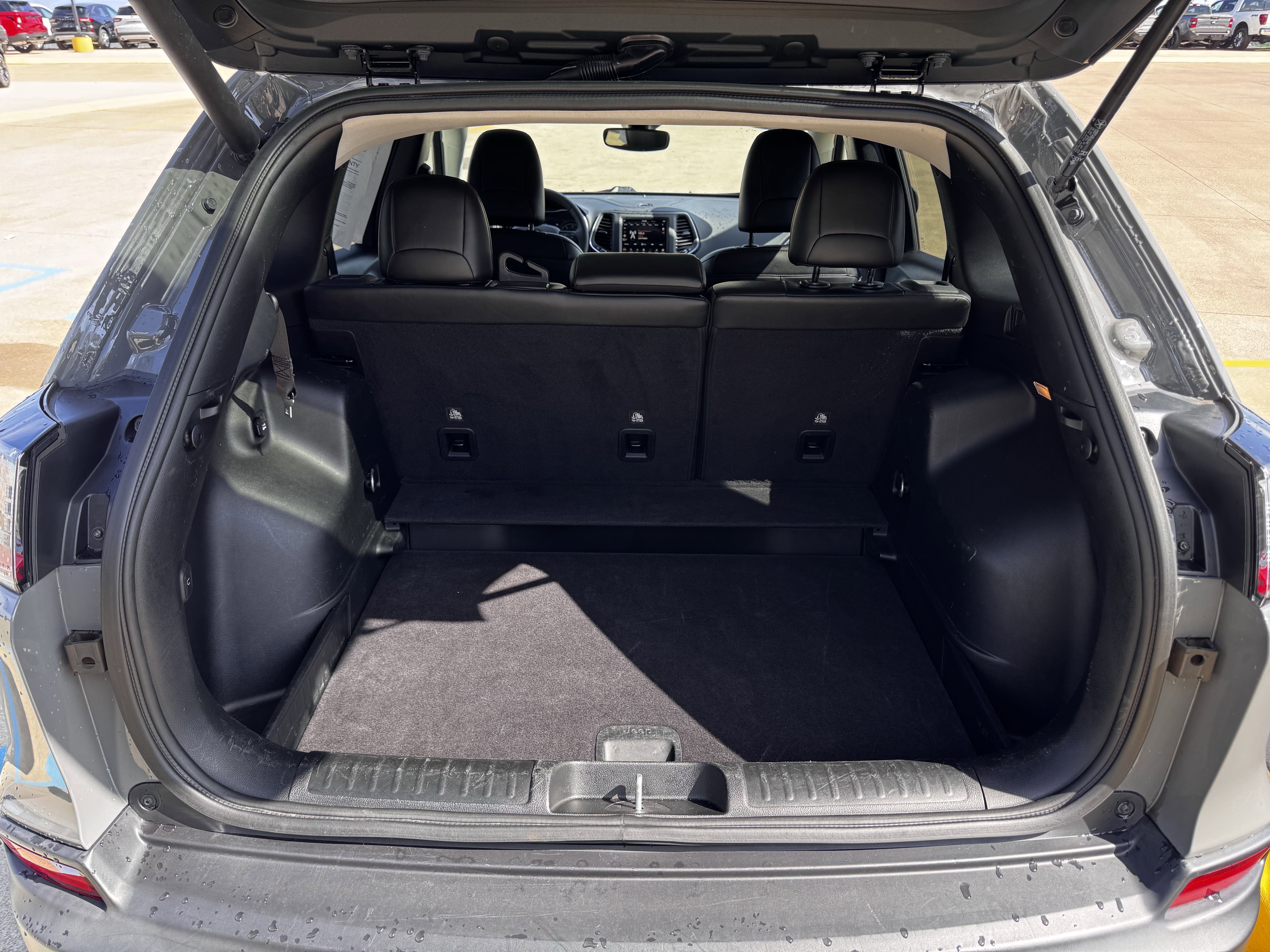 Used 2023 Jeep Cherokee Altitude Lux image 35