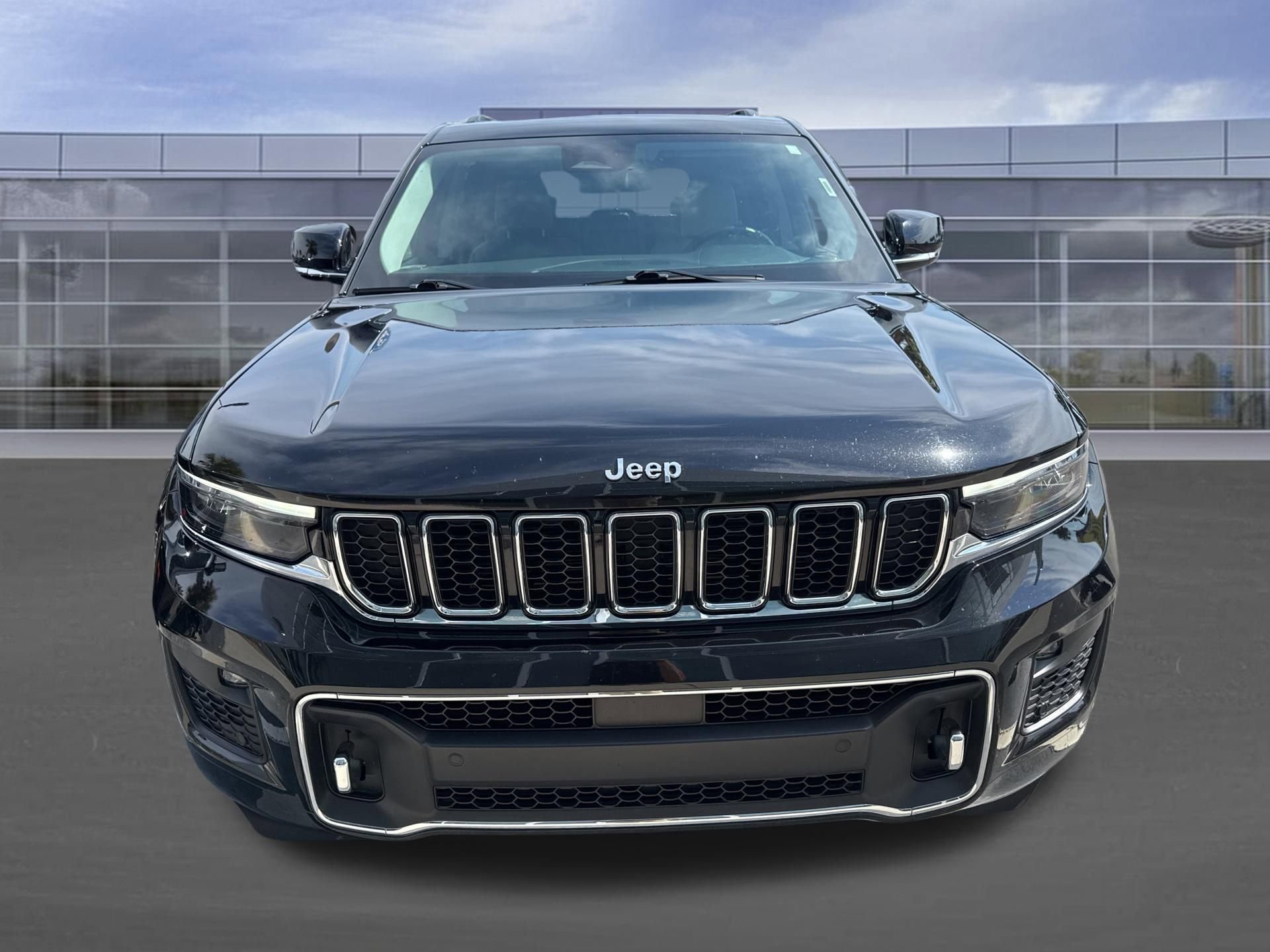 Used 2022 Jeep Grand Cherokee Overland w/ Luxury Tech Group IV image 11