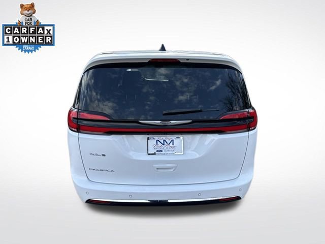 Used 2024 Chrysler Pacifica Touring-L FWD image 6