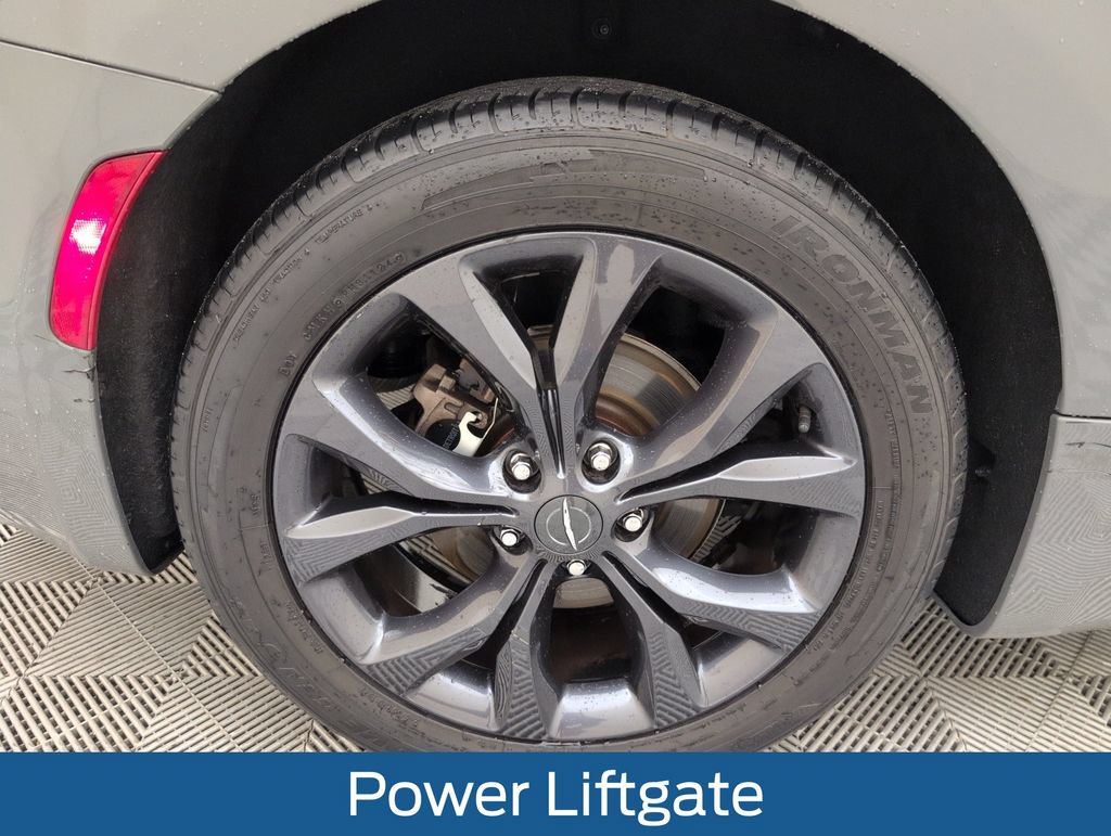 Used 2020 Chrysler Pacifica Touring w/ S Appearance Package FWD image 20