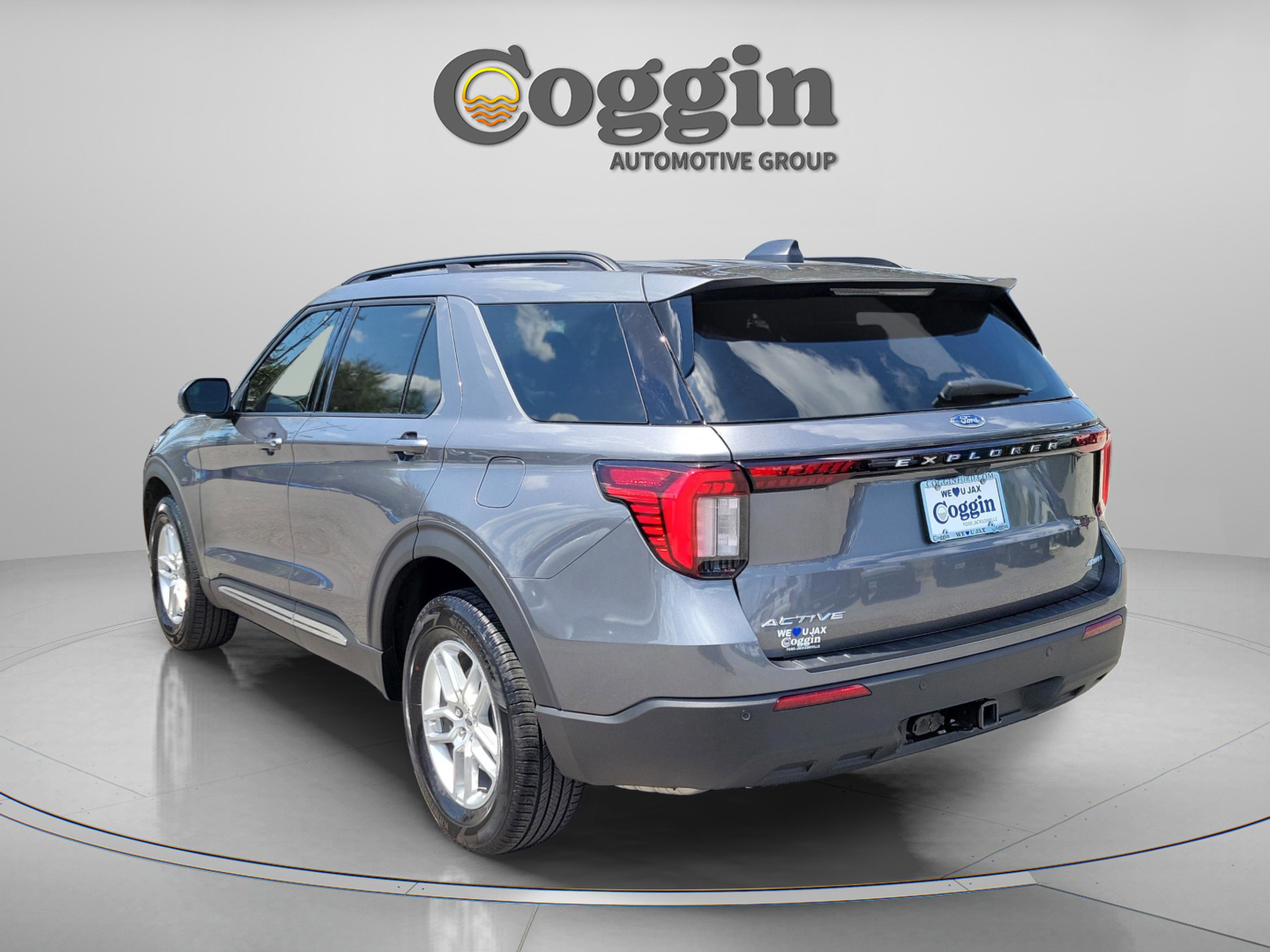 Certified 2025 Ford Explorer Active AWD/4WD image 2