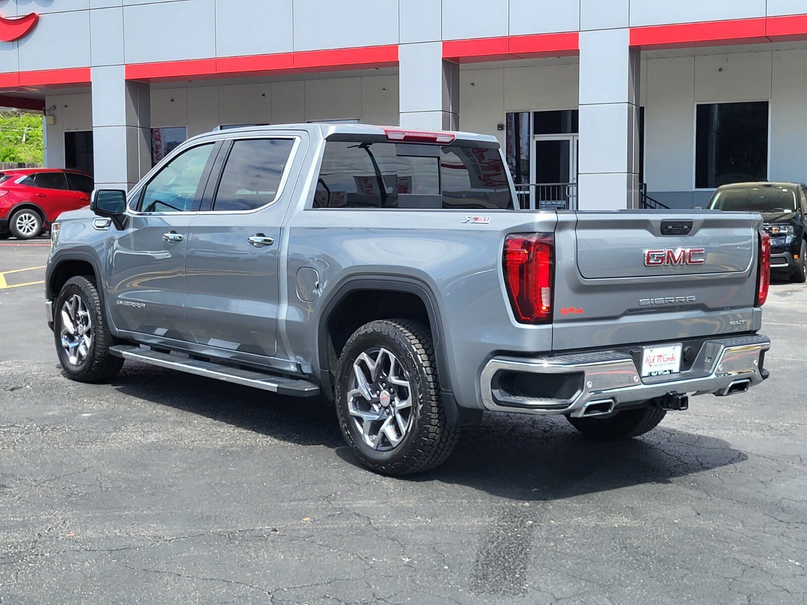 Used 2026 GMC Sierra 1500 SLT image 5