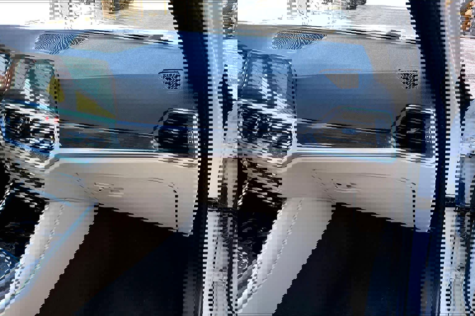 Used 2019 BMW 330i xDrive Sedan w/ Driving Assistance Package image 20