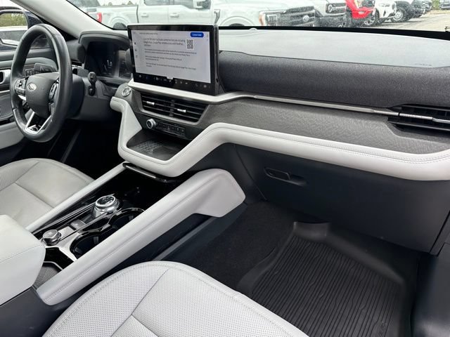 Certified 2025 Ford Explorer Platinum w/ Ultimate Package AWD/4WD image 8