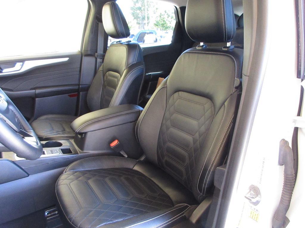 Certified 2024 Ford Escape SE w/ PHEV Premium Package FWD image 11