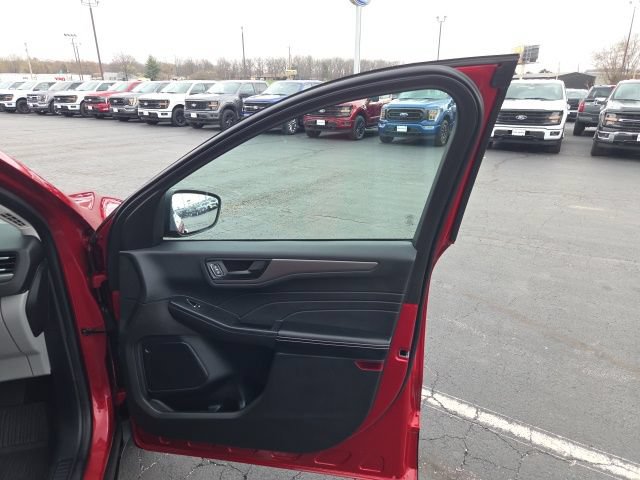 Certified 2023 Ford Escape Active AWD/4WD image 23