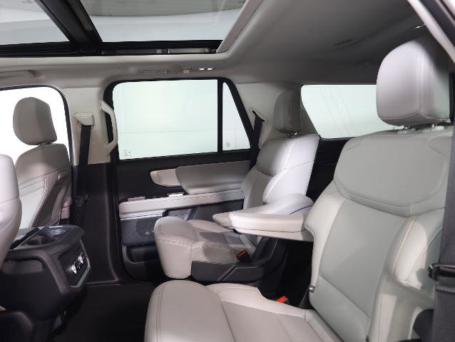 Certified 2025 Ford Expedition Active image 8