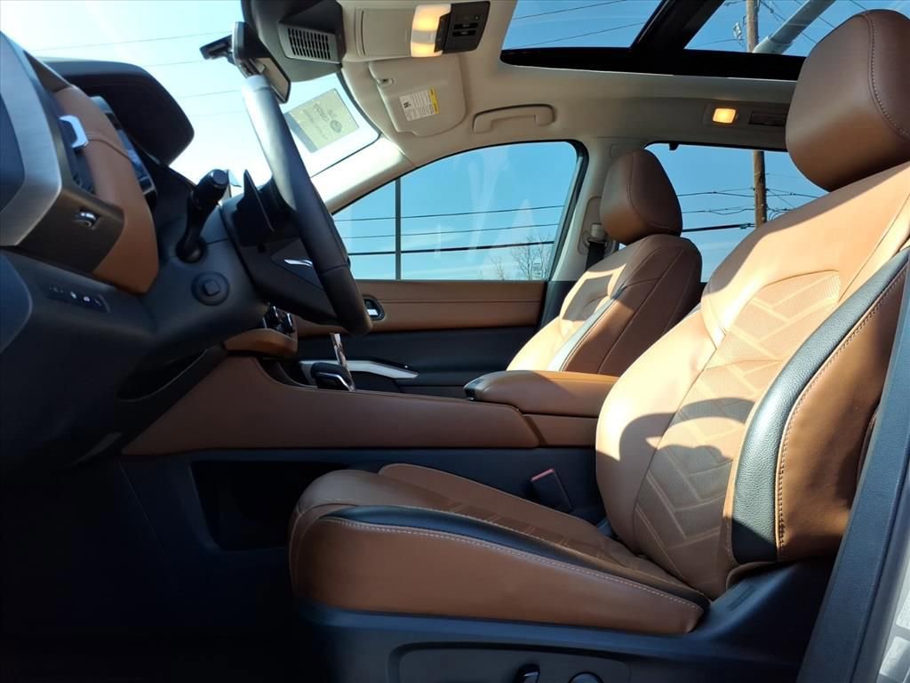 Used 2023 Nissan Pathfinder Platinum image 19