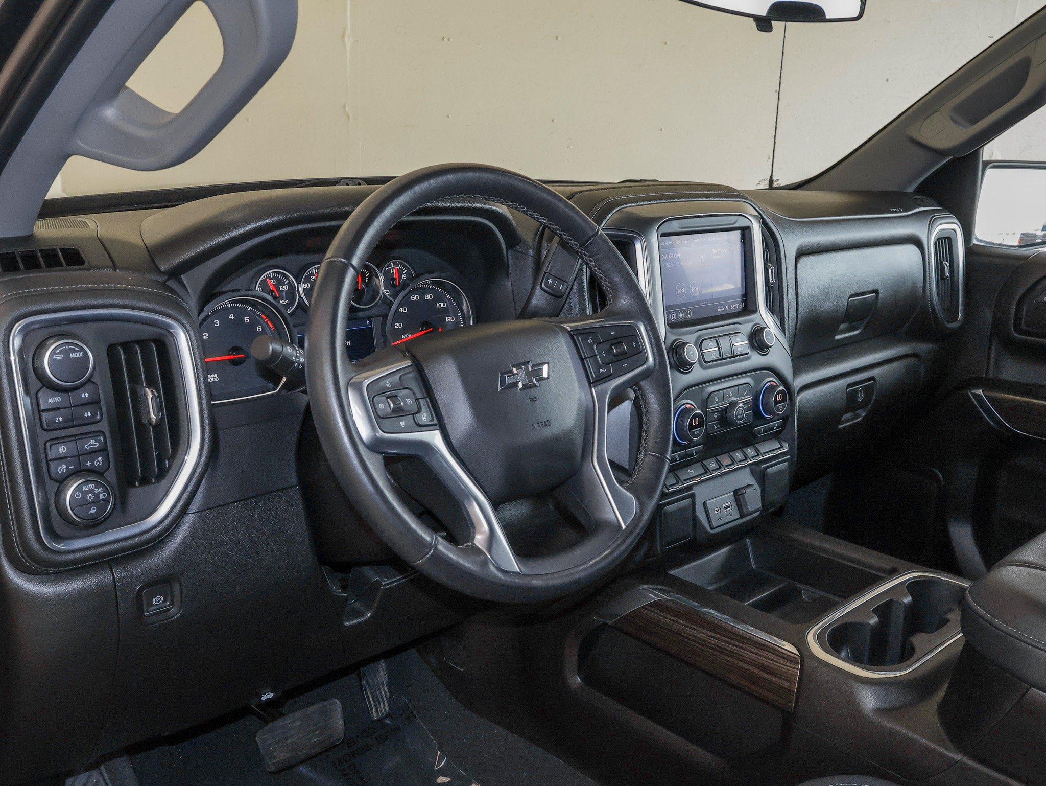 Used 2022 Chevrolet Silverado 1500 LT Trail Boss w/ Safety Package AWD/4WD image 23