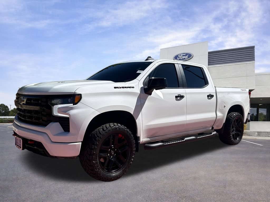 Used 2023 Chevrolet Silverado 1500 RST w/ Redline Edition AWD/4WD image 3