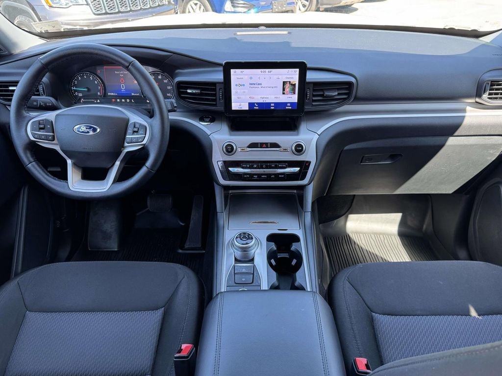 Certified 2022 Ford Explorer XLT AWD/4WD image 2