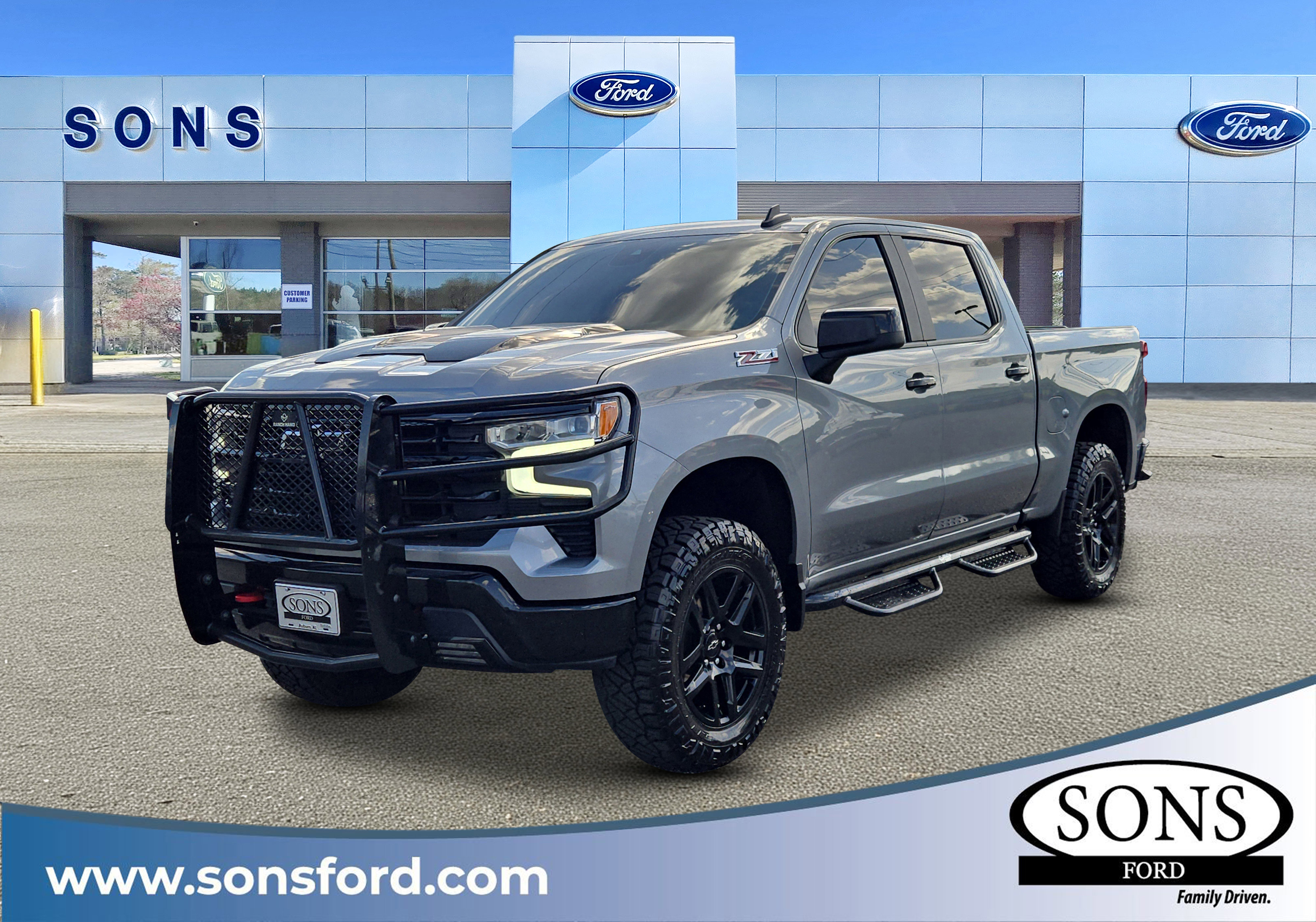 Used 2024 Chevrolet Silverado 1500 LT Trail Boss w/ Convenience Package II AWD/4WD image 1