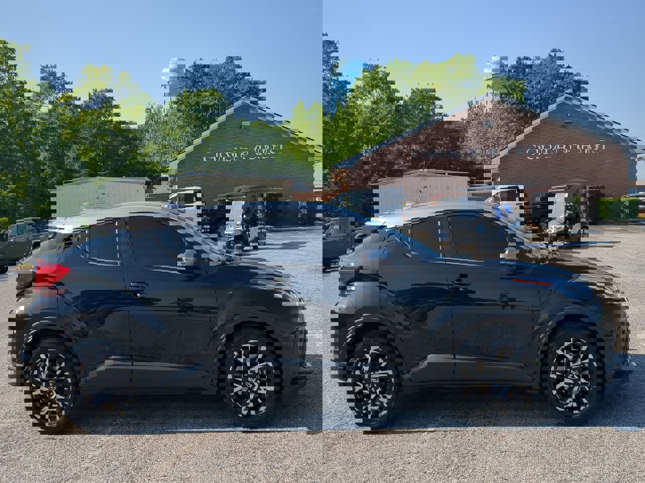 Used 2020 Toyota C-HR XLE FWD image 5