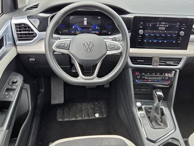 Used 2025 Volkswagen Taos SE FWD image 11
