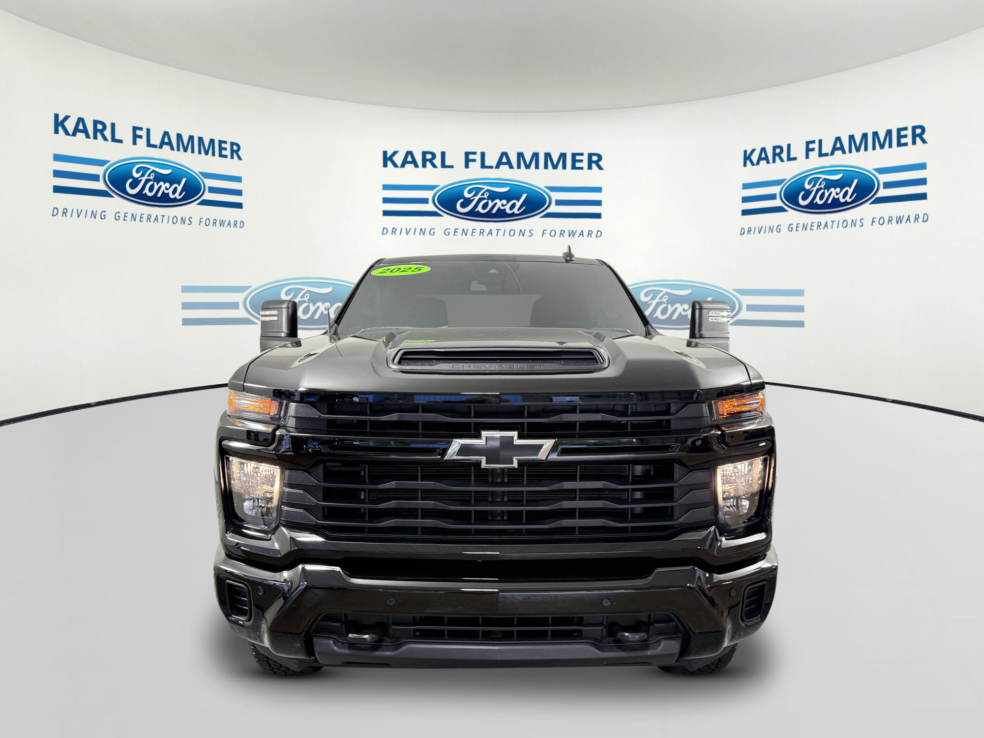 Used 2025 Chevrolet Silverado 2500 Custom w/ Custom Value Package AWD/4WD image 6