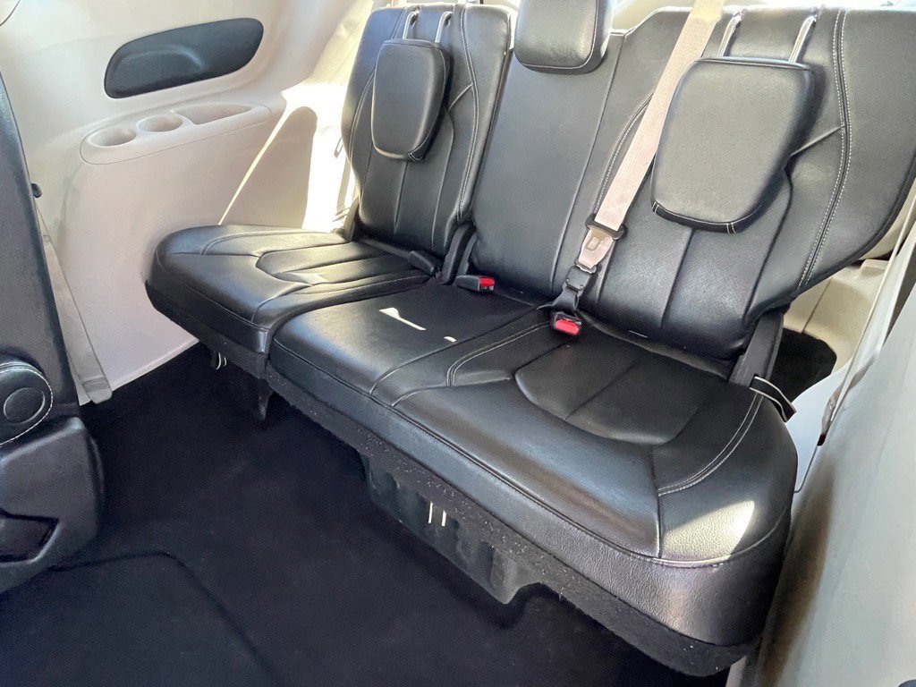 Used 2022 Chrysler Pacifica Touring-L image 13