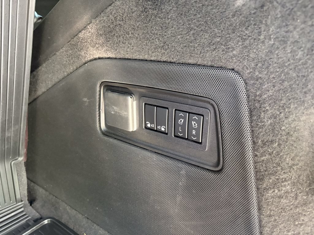Used 2022 Cadillac Escalade Sport Platinum AWD/4WD image 31