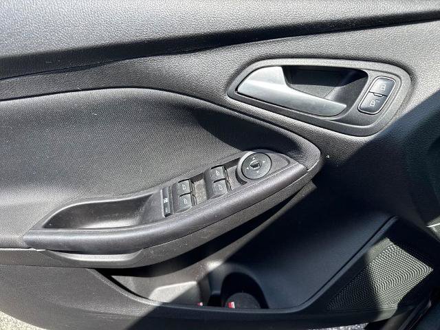 Certified 2017 Ford Focus SE FWD image 16