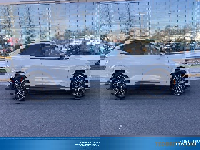 Certified 2025 Ford Mustang Mach-E Premium image 6