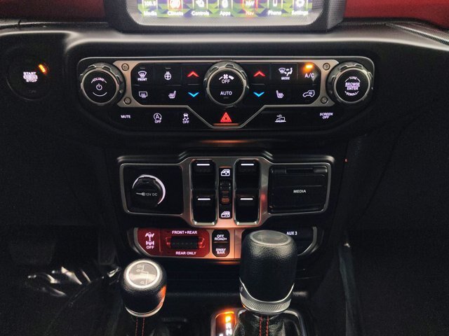 Used 2023 Jeep Wrangler Unlimited Rubicon w/ Cold Weather Group AWD/4WD image 32