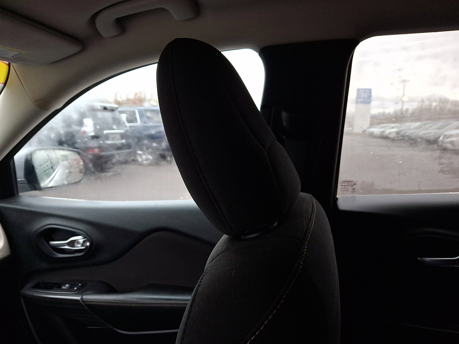 Used 2017 Jeep Cherokee Latitude w/ Cold Weather Group image 17