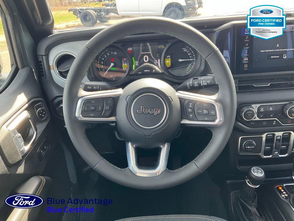 Used 2025 Jeep Wrangler Unlimited Sahara AWD/4WD image 7