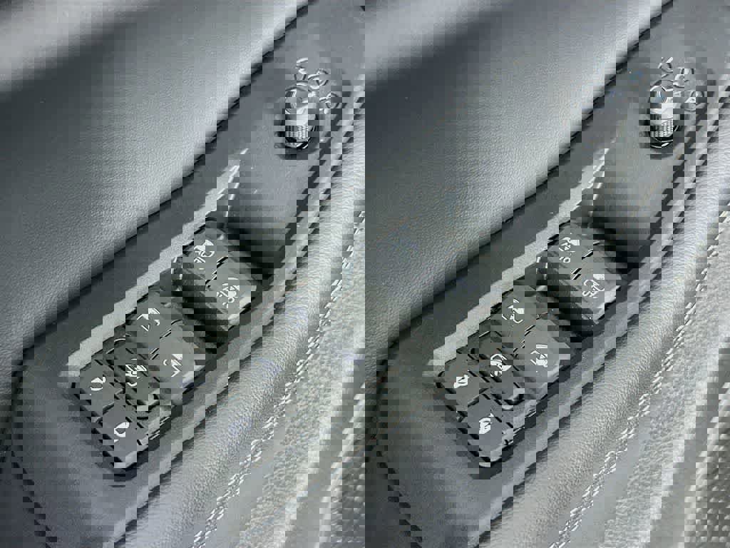 Used 2024 Jeep Grand Cherokee Altitude image 29