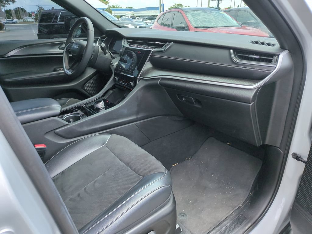 Used 2023 Jeep Grand Cherokee Altitude AWD/4WD image 14