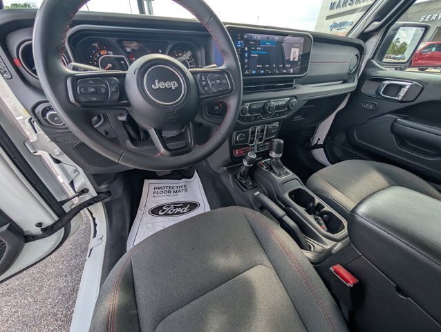 Used 2024 Jeep Wrangler Unlimited Rubicon AWD/4WD image 23