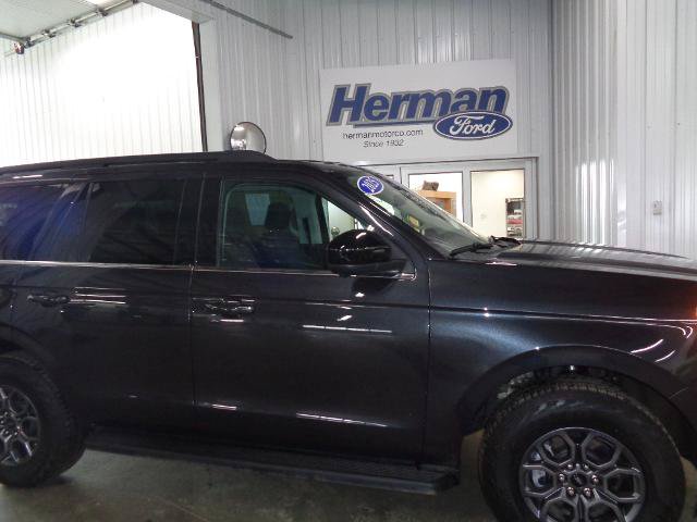 Certified 2025 Ford Expedition Active AWD/4WD image 1