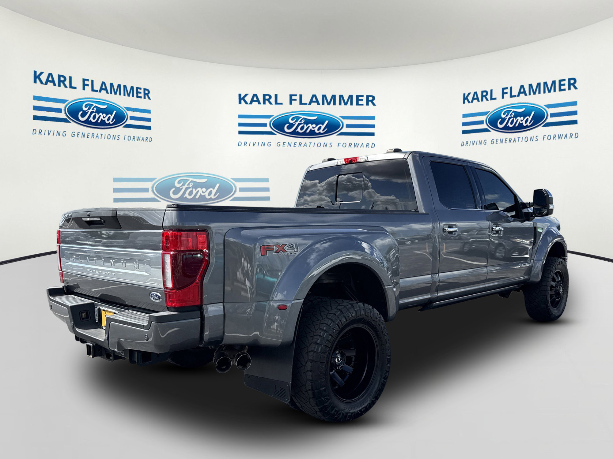 Certified 2022 Ford F450 Platinum w/ FX4 Off-Road Package AWD/4WD image 3