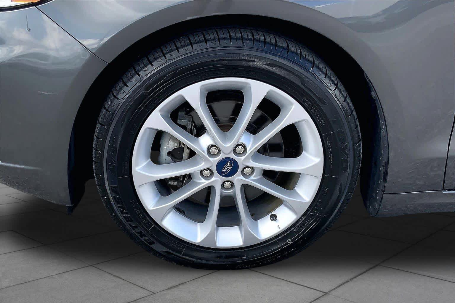 Certified 2019 Ford Fusion SE FWD image 10