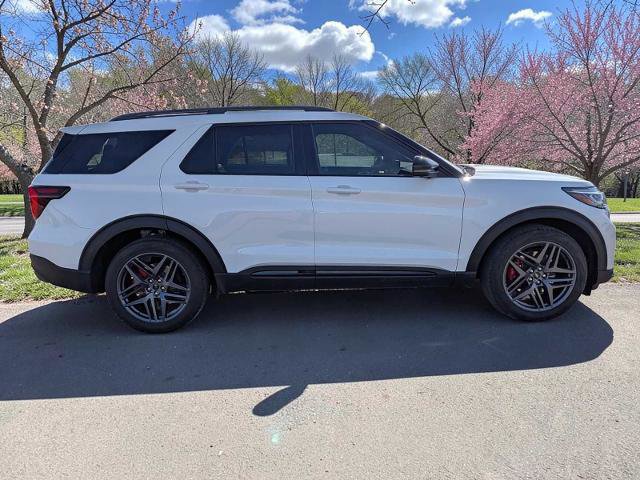 Certified 2025 Ford Explorer ST AWD/4WD image 2