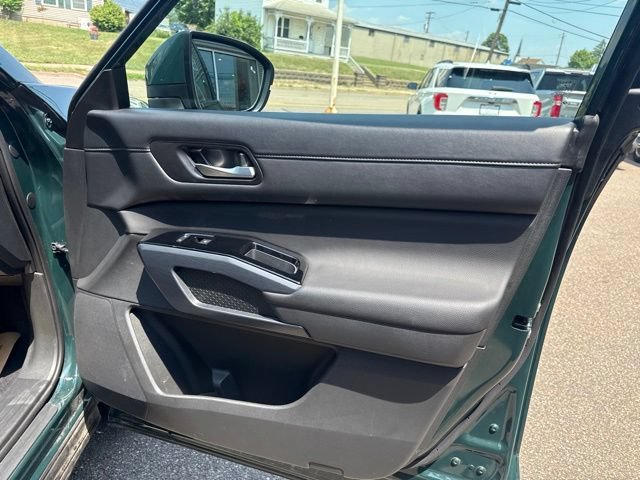 Used 2025 Nissan Pathfinder SL AWD/4WD image 30