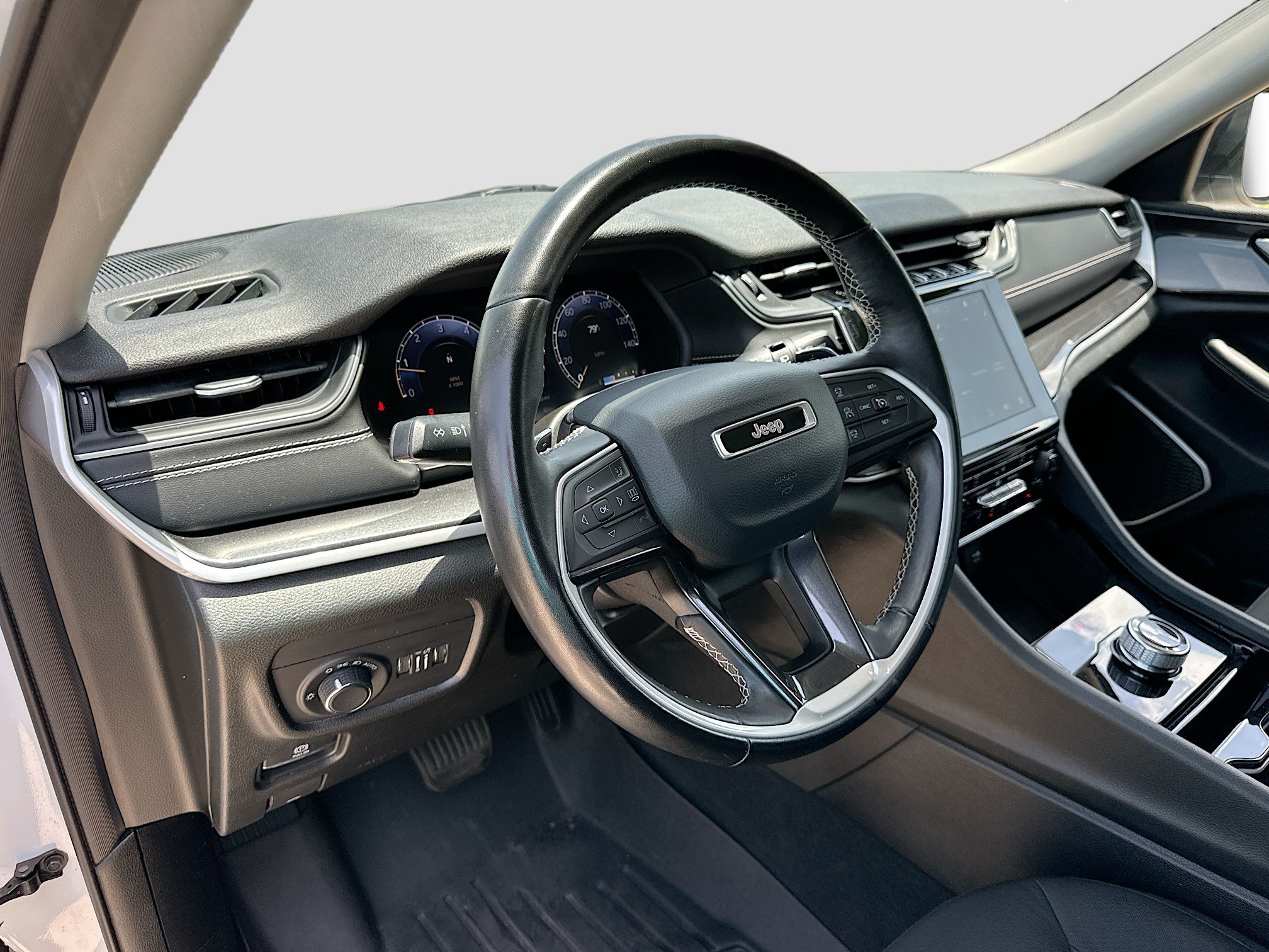 Used 2022 Jeep Grand Cherokee L Laredo w/ Luxury Tech Group I AWD/4WD image 9