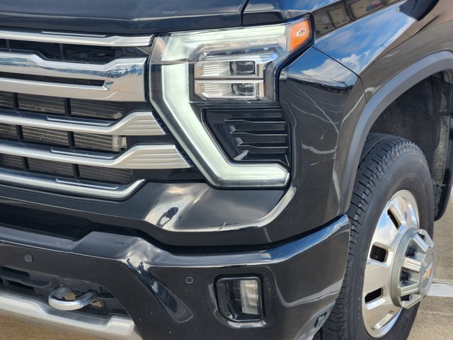 Used 2024 Chevrolet Silverado 3500 High Country w/ Technology Package AWD/4WD image 9