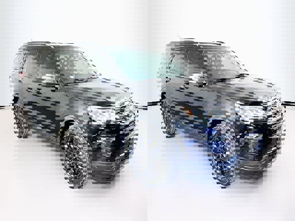 Certified 2019 Ford Explorer XLT w/ Equipment Group 202A image 24