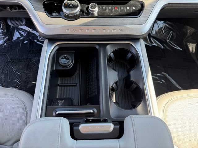 Certified 2025 Ford Expedition Platinum w/ Driver's Package AWD/4WD image 24