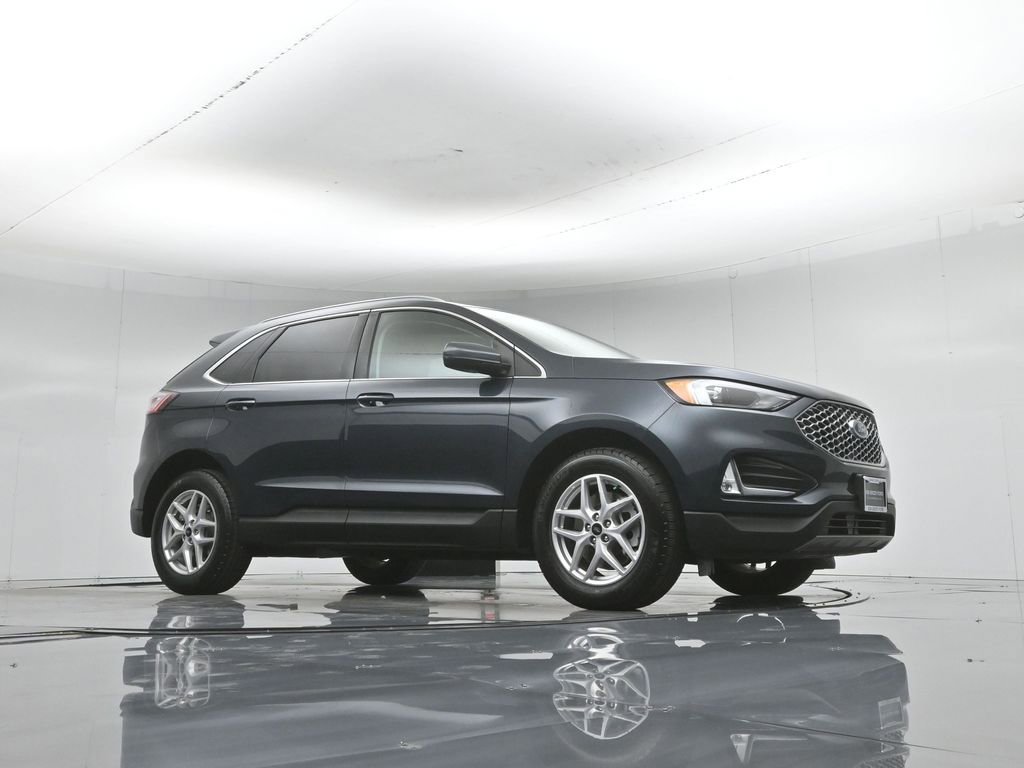 Certified 2024 Ford Edge SEL w/ Convenience Package AWD/4WD image 4