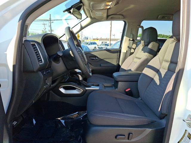 Used 2024 Nissan Frontier SV AWD/4WD image 13