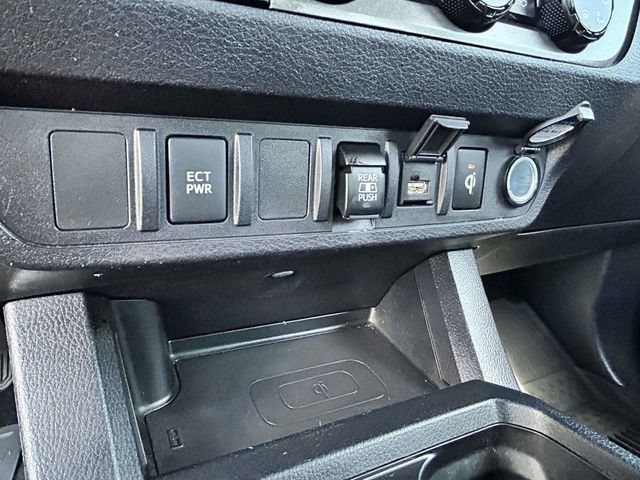 Used 2020 Toyota Tacoma TRD Off-Road AWD/4WD image 29